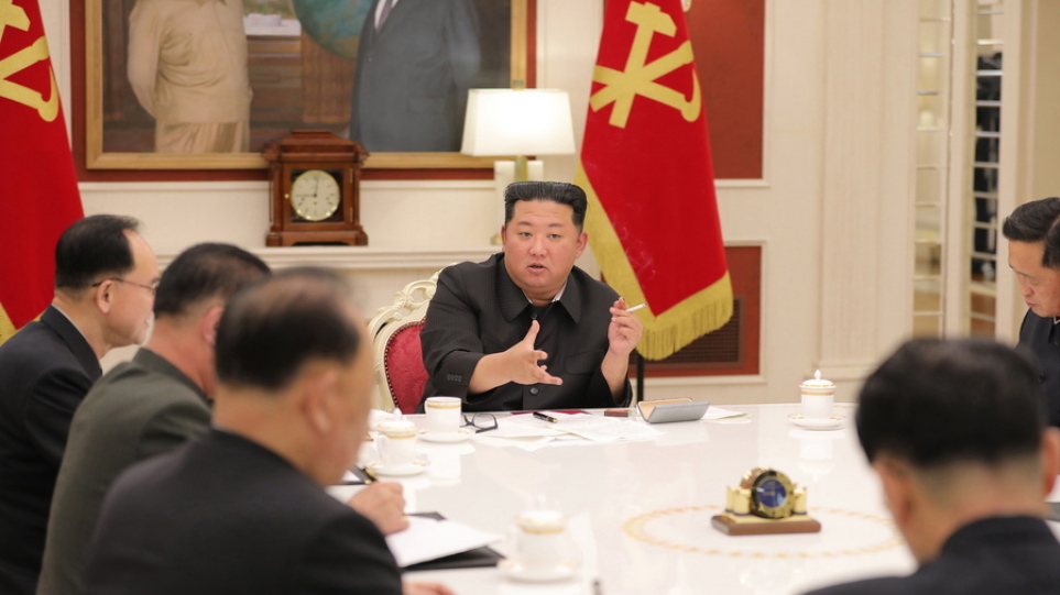 Κορωνοϊός στη Βόρεια Κορέα: Ο Κιμ Γιονγκ Ουν στηλιτεύει την «ανωριμότητα» αξιωματούχων