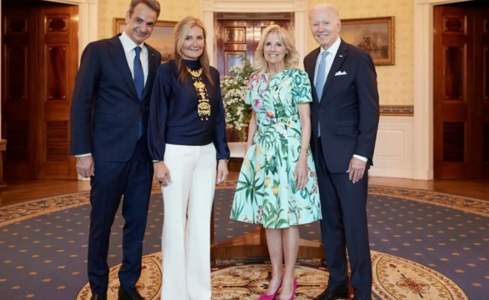 Το sophisticated σύνολο της Μαρέβας Μητσοτάκη στον Λευκό Οίκο έκρυβε τις πιο stylish λεπτομέρειες
