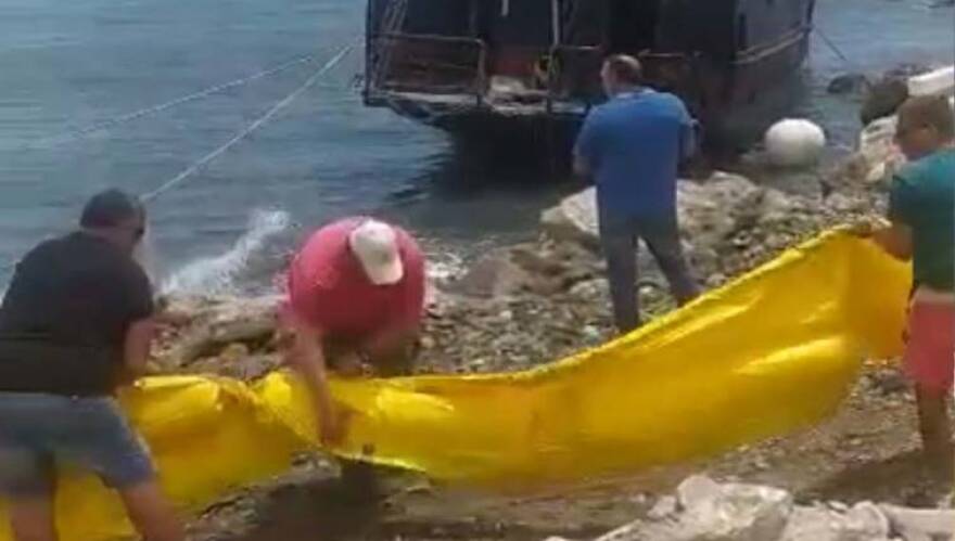 Κρήτη: Παρασύρθηκε ημερόπλοιο στον Μακρύ Γιαλό από τη σφοδρή θαλασσοταραχή