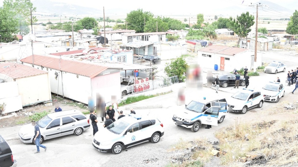 Κλέφτης φωτοβολταϊκών συνελήφθη σε οικισμό Ρομά στο Πυρί Θηβών