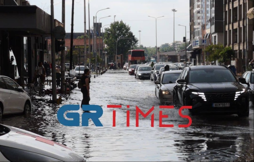 Θεσσαλονίκη: Κυκλοφοριακό χάος στο κέντρο μετά το ξαφνικό μπουρίνι