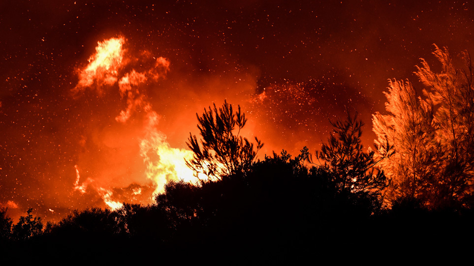 arouraios-image-fire-night-0