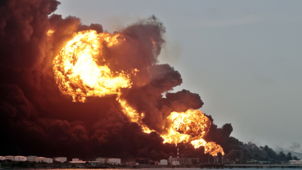 Κούβα: Εκτός ελέγχου παραμένει η καταστροφική πυρκαγιά σε δεξαμενές πετρελαίου