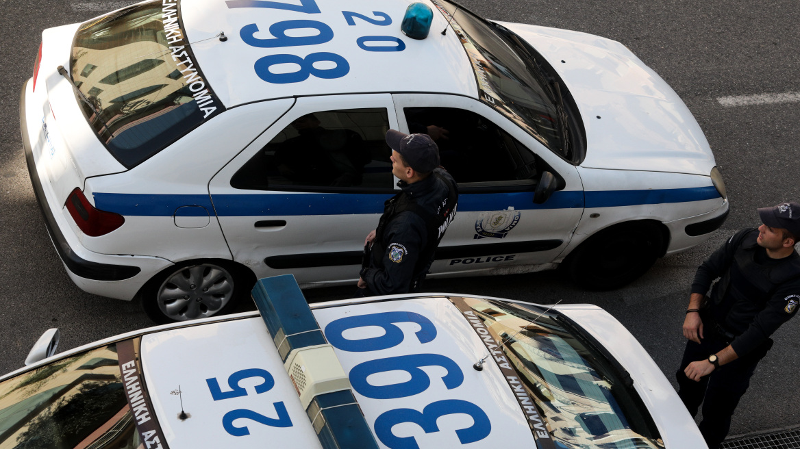Μενίδι: Ανήλικοι Ρομά στήνουν μπλόκα σε αυτοκίνητα και κλέβουν τους οδηγούς