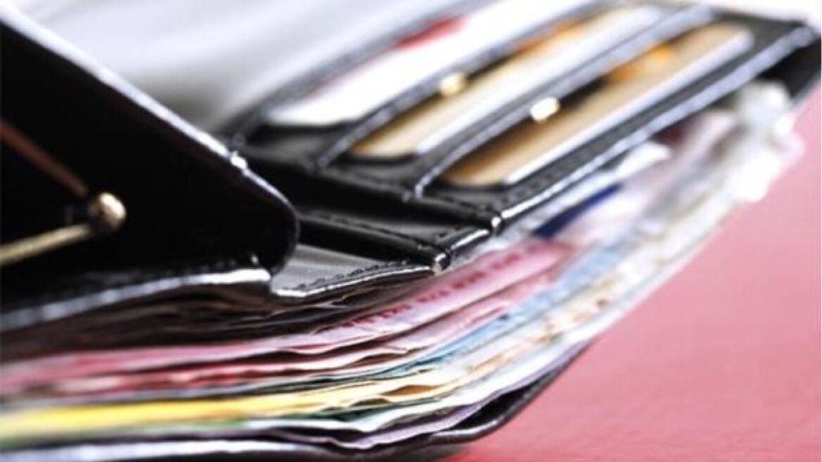 Πτολεμαΐδα: Επιχειρηματίας βρήκε πορτοφόλι με 1600 ευρώ και το παρέδωσε