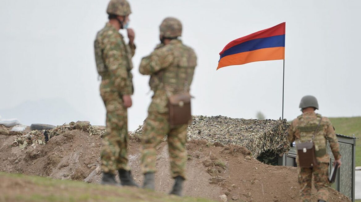 arouraios-image-armenia_azerbaijan_soldiers