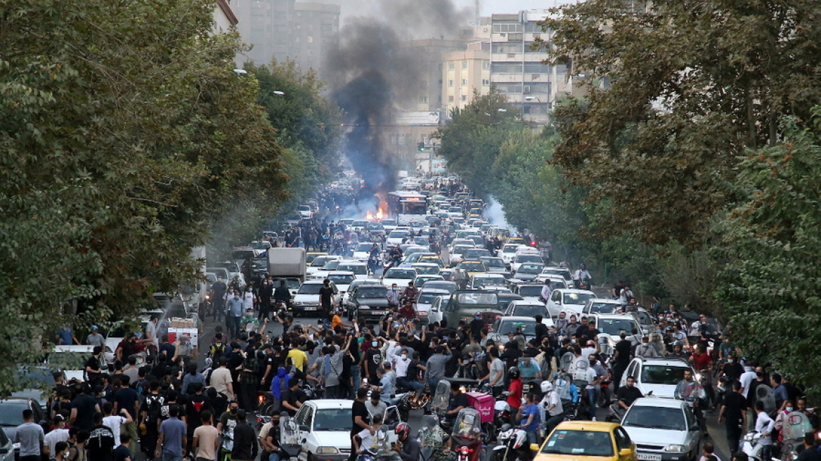 arouraios-image-iran-protest