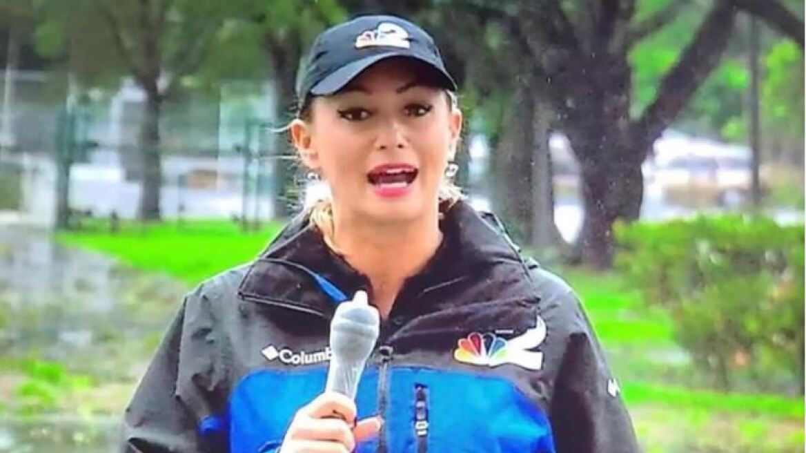Κυκλώνας Ίαν: Ρεπόρτερ από τη Φλόριντα εξηγεί στο κοινό γιατί έβαλε… προφυλακτικό στο μικρόφωνό της