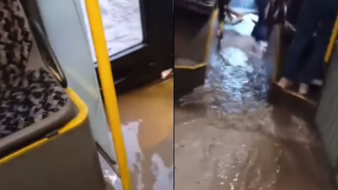 Θεσσαλονίκη: Αστικό λεωφορείο μετατράπηκε σε πισίνα από την ισχυρή καταιγίδα – Δείτε βίντεο