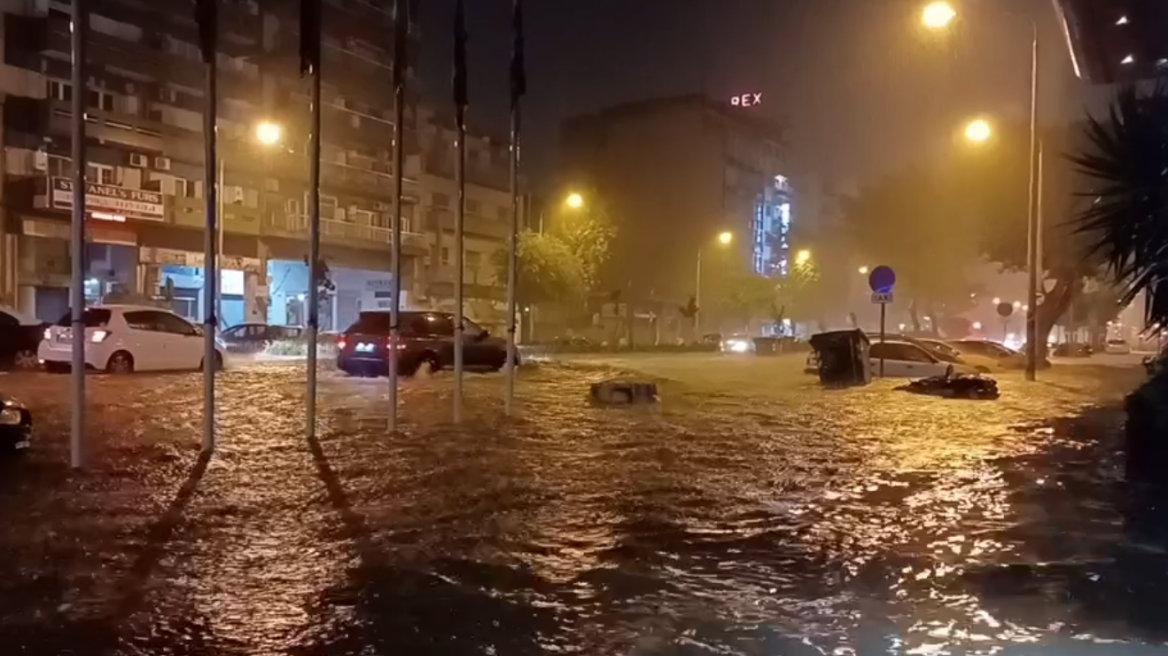 Κακοκαιρία: Ισχυρή καταιγίδα στη Θεσσαλονίκη,  ποτάμια οι δόμοι – Δείτε βίντεο
