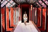Miu Miu και Louis Vuitton έκλεισαν το fashion week με υπερμεγέθη σχέδια και κάποιες επαναλήψεις