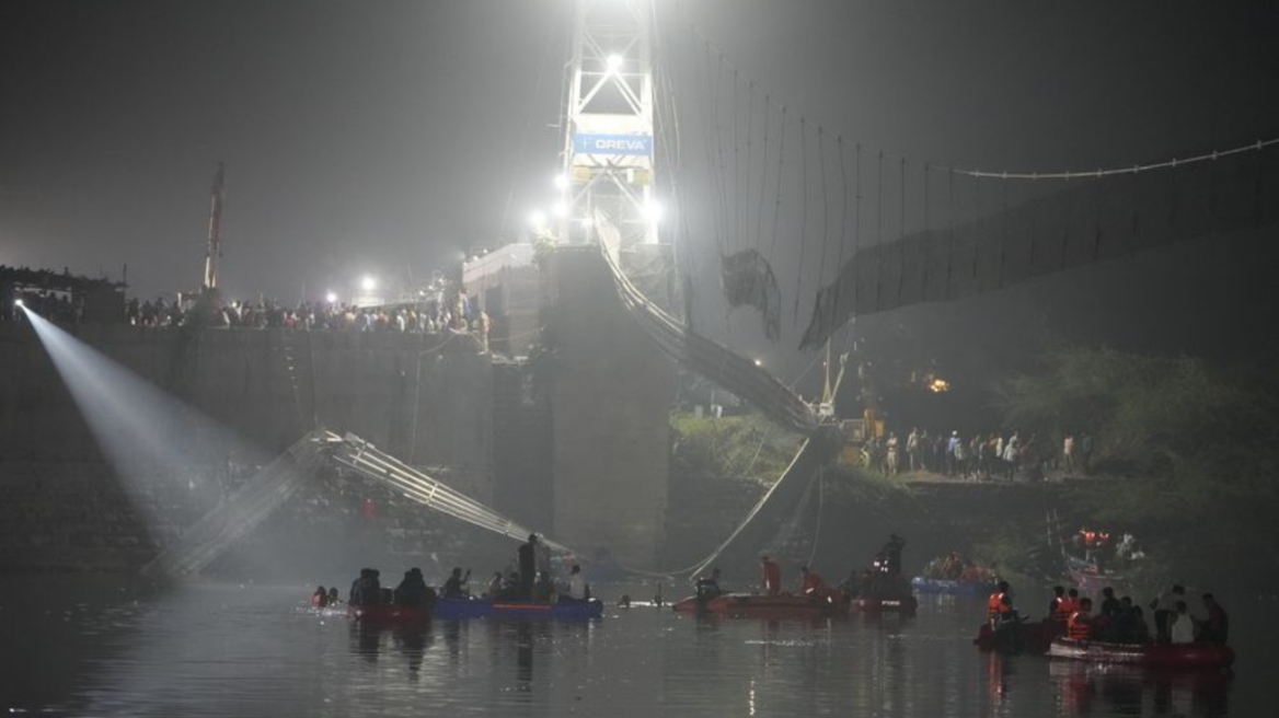 Κατάρρευση κρεμαστής γέφυρας στην Ινδία: Τουλάχιστον 120 νεκροί