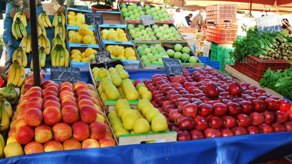 Τρίκαλα: Κατέστρεψαν μισό τόνο φρούτα αντί να τα δώσουν σε ιδρύματα