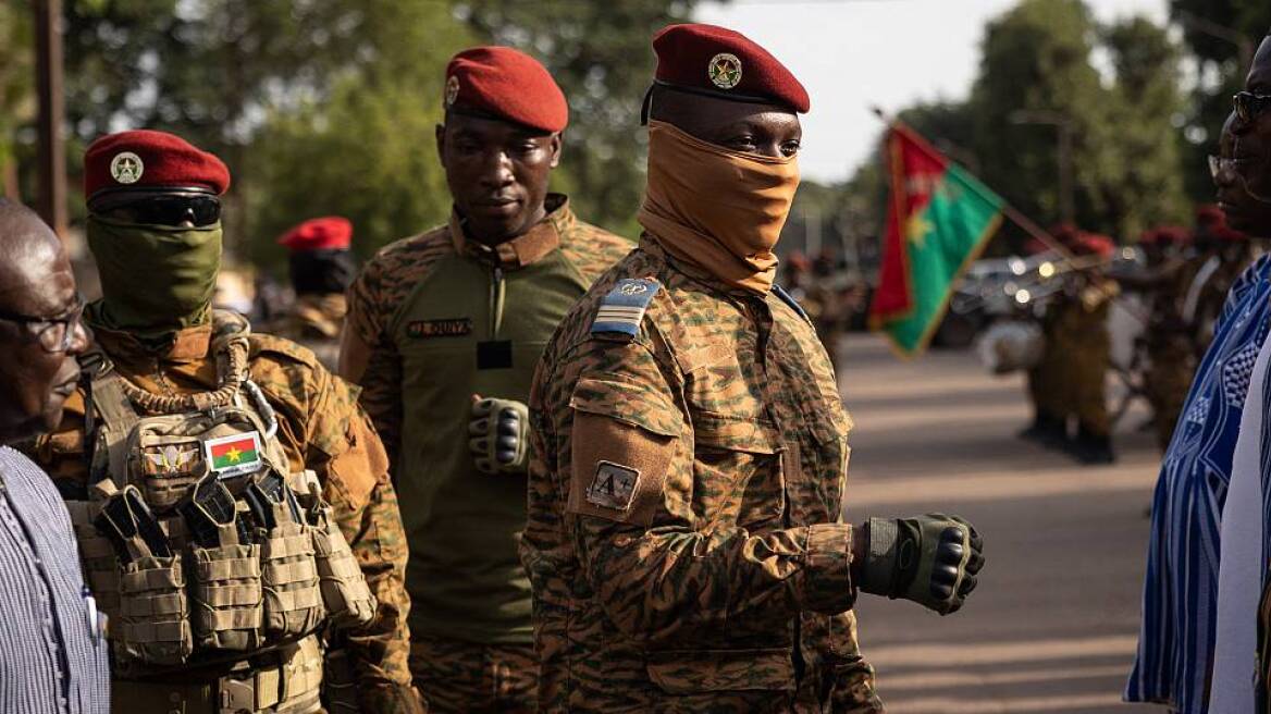 Μπουρκίνα Φάσο: Η χούντα ανακοινώνει τη στρατολόγηση 50.000 «εθελοντών» στον πόλεμο εναντίον των τζιχαντιστών