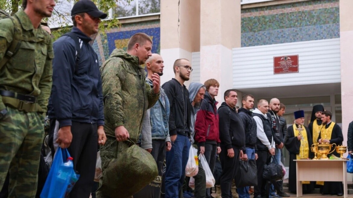 Ρωσία: Ολοκληρώθηκε η μερική επιστράτευση – Ο Πούτιν χαιρέτισε τον «πατριωτισμό» των επιστρατευμένων