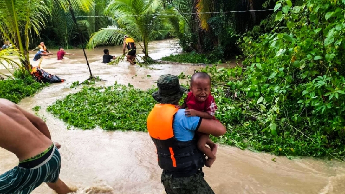 Φιλιππίνες: Τουλάχιστον 72 νεκροί από την τροπική καταιγίδα Νάλγκε – Δείτε βίντεο