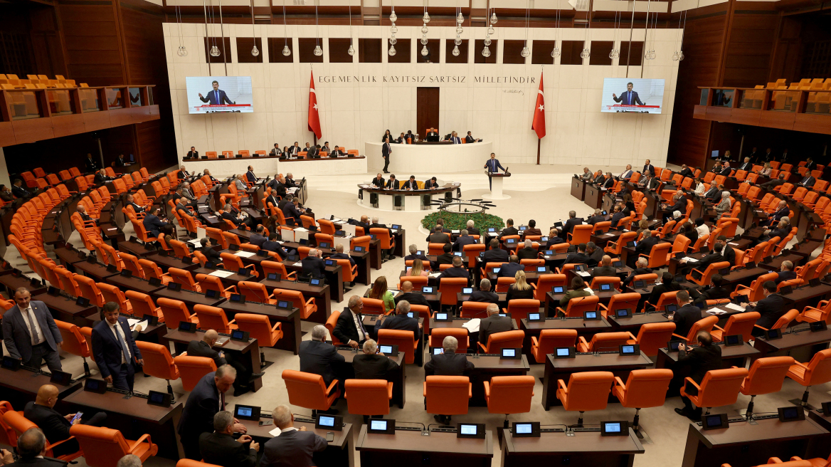 Τουρκία: Εγκρίθηκε το νομοσχέδιο που προβλέπει φυλάκιση για «ψευδείς ειδήσεις»
