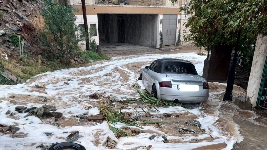 Κακοκαιρία στην Κρήτη – Συγκλονιστικό βίντεο: Το αυτοκίνητο μέσα στο οποίο έχασε τη ζωή του ο 50χρονος