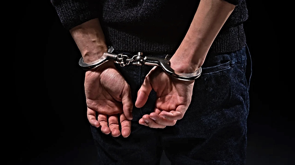 Συνέλαβαν φυγόποινους σε Αίγιο και Αιτωλοακαρνανία