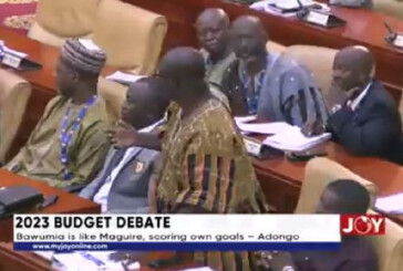 Viral σκηνικό στο κοινοβούλιο της Γκάνας: Ο Μαγκουάρ έγινε παράδειγμα για την κακή πορεία της οικονομίας