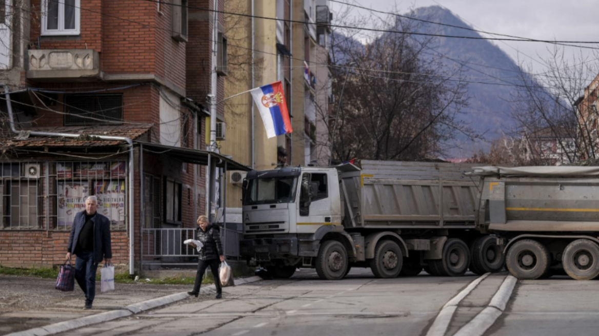 Οι Σέρβοι στο βόρειο Κόσοβο θα αρχίσουν να αίρουν τα οδοφράγματα το πρωί