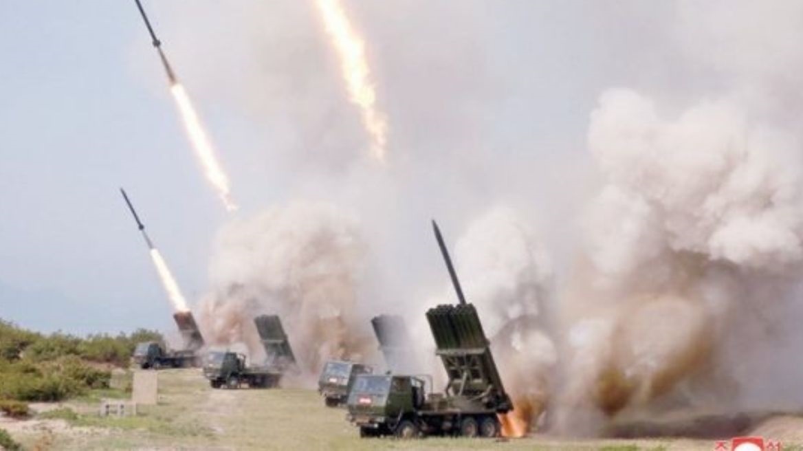 Η Βόρεια Κορέα εκτόξευσε δύο βαλλιστικούς πυραύλους «άγνωστου τύπου»