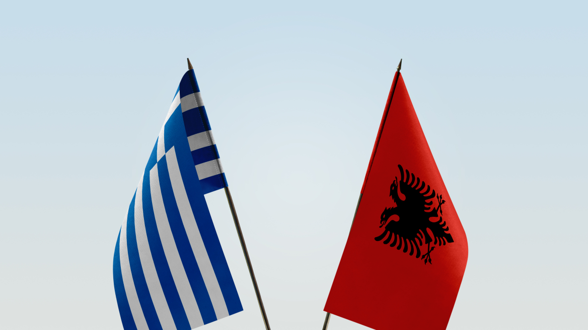 Έρευνα: Οι Αλβανοί βλέπουν τους Έλληνες ως τον λαό που κάνει τις περισσότερες διακρίσεις εις βάρος τους