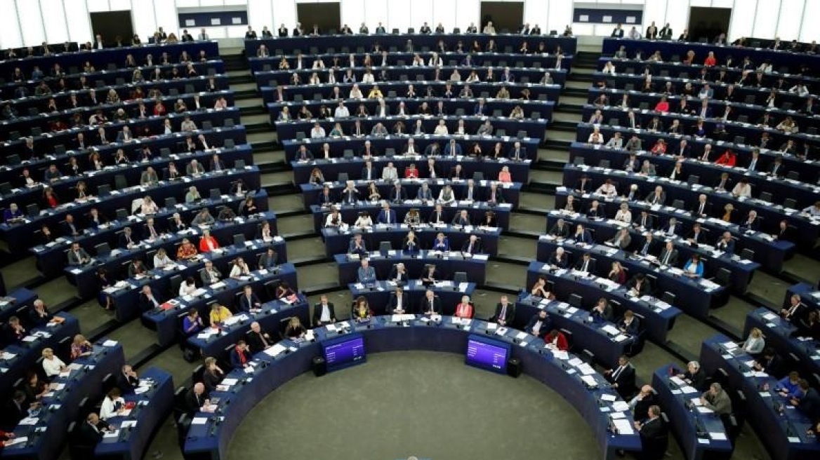 Qatargate: «Πάγωμα» στα επείγοντα ψηφίσματα του Ευρωκοινοβουλίου ζητά το ΕΛΚ