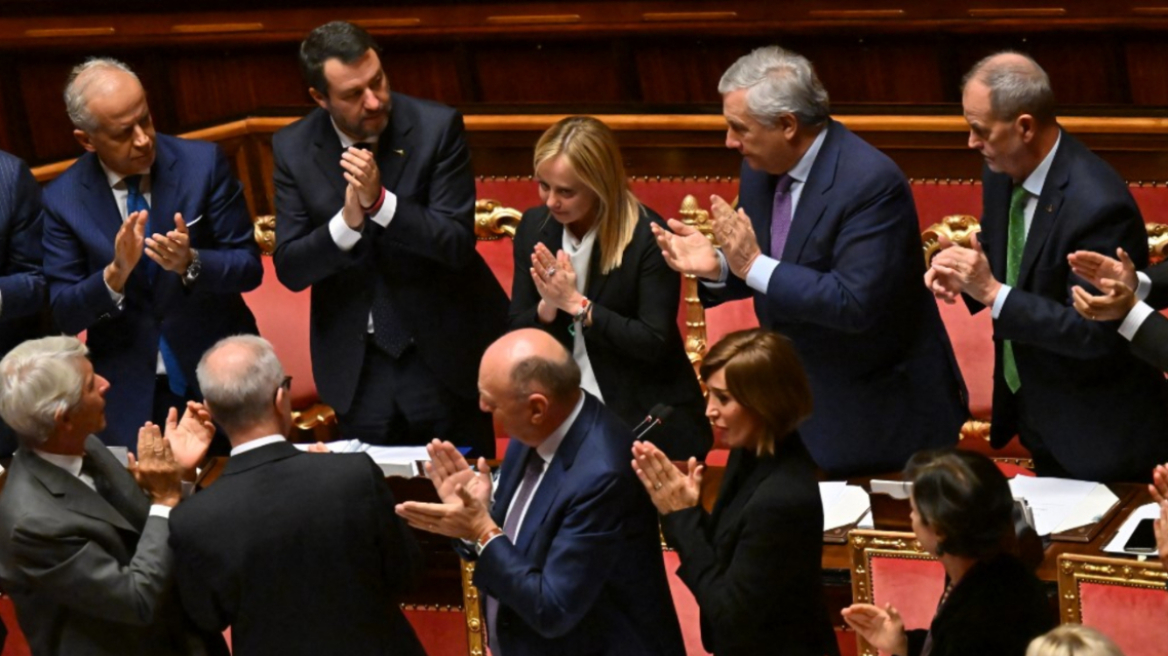 Ιταλία: Το κοινοβούλιο εγκρίνει οριστικά τον πρώτο προϋπολογισμό της κυβέρνησης συμμαχίας άκρας δεξιάς-δεξιάς