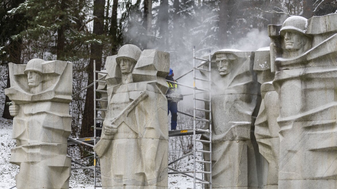 H Λιθουανία «ξηλώνει» σοβιετικό μνημείο παρά τις αντιρρήσεις του ΟΗΕ