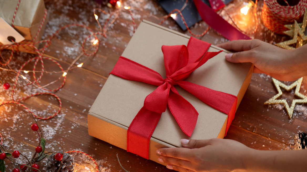 arouraios-image-person-wrapping-christmas-present