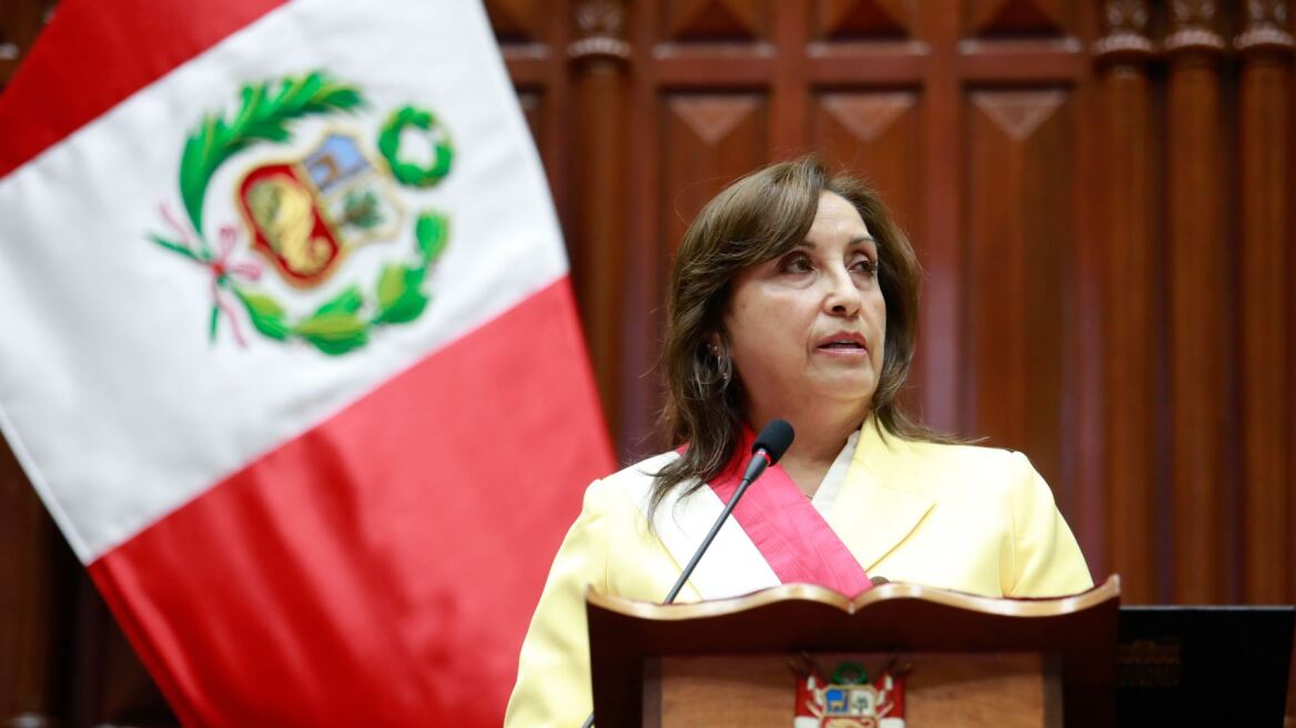 Περού: Η πρόεδρος Μπολουάρτε ζητά την επίσπευση των εκλογών για να τερματιστεί η κρίση