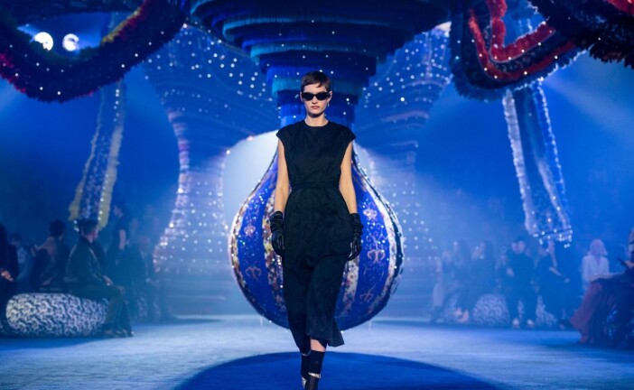 #PFW: Η simple-chic συλλογή του Dior και ένα σύγχρονο «working girl» στο catwalk του Saint Laurent