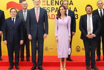 Τρία «χρωματιστά» royal σύνολα από τη βασίλισσα Letizia ιδανικά για το βράδυ της Ανάστασης