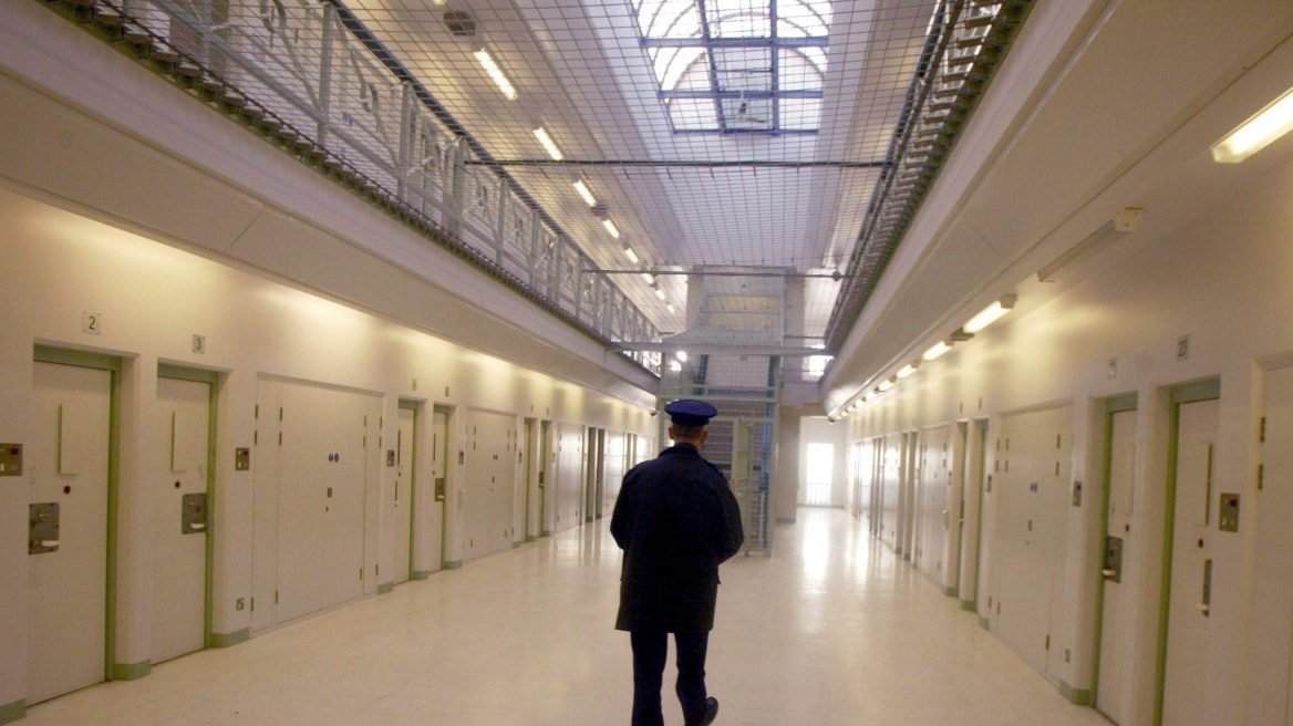 arouraios-image-prison