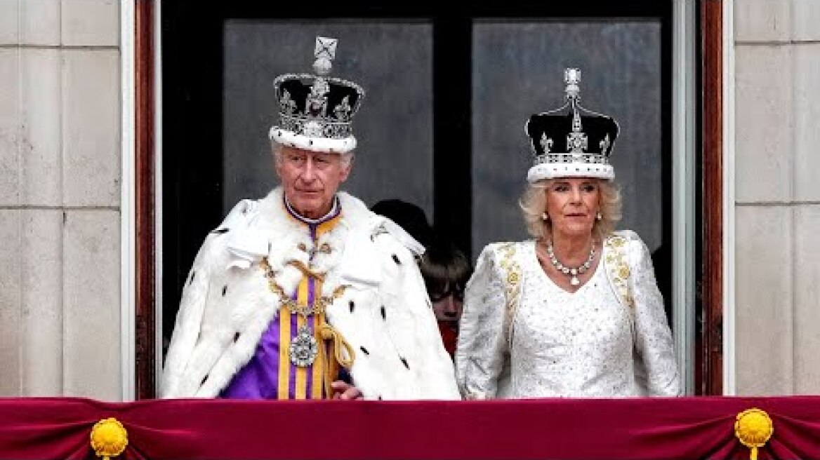 Βρετανία: Έφιππος ο βασιλιάς Κάρολος στη στρατιωτική παρέλαση για τα γενέθλιά του – Δείτε βίντεο, φωτογραφίες