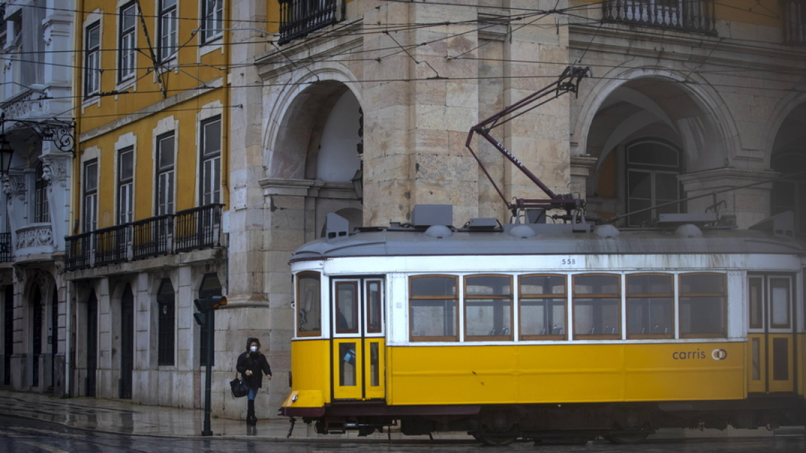 arouraios-image-lisbon_tram
