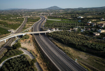 Μέσω αμφιδρόμησης η κυκλοφορία των οχημάτων προς Αθήνα στο ύψος του Ελαιώνα Αιγιάλειας