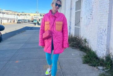 Σοφία Καρβέλα: Το fluo πανωφόρι της είναι η απάντηση στο βαρετά jackets του χειμώνα