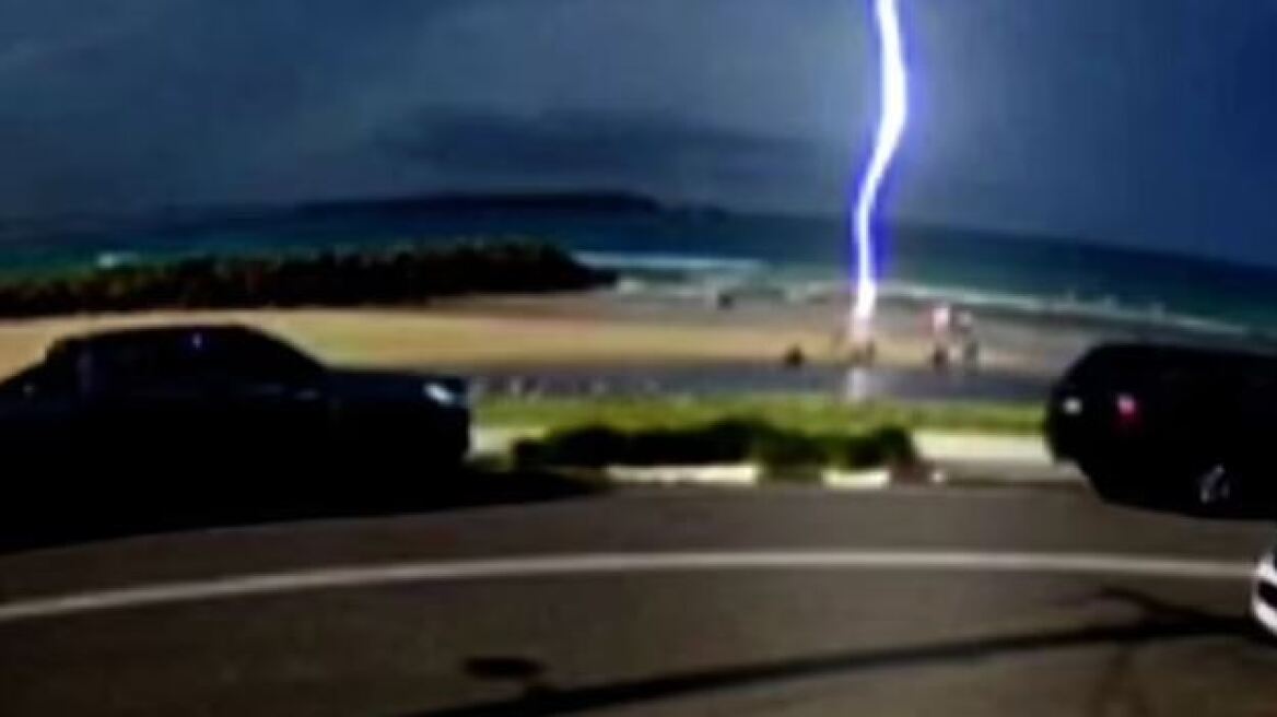 Αυστραλία: Η στιγμή που κεραυνός χτύπησε 8χρονο αγόρι σε παραλία – Δείτε βίντεο