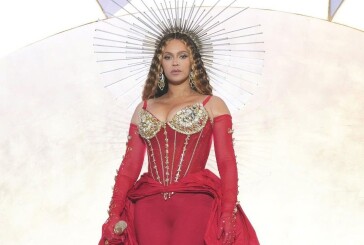 Η Beyoncé επέστρεψε στη σκηνή του Dubai για να κάνει την πιο κιτς εμφάνιση της ζωής της