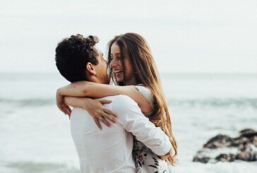 10 tips από ζευγάρια που είναι μαζί πάνω από 20 χρόνια θα κάνουν τη σχέση σου να διαρκέσει για πάντα