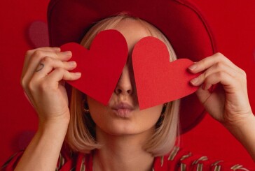 Και οι singles έχουν ψυχή: Αντί για Valentine's Day γιόρτασε την Galentine's Day
